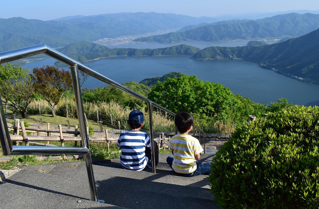 福井でレインボー山頂公園で子供と遊ぶ